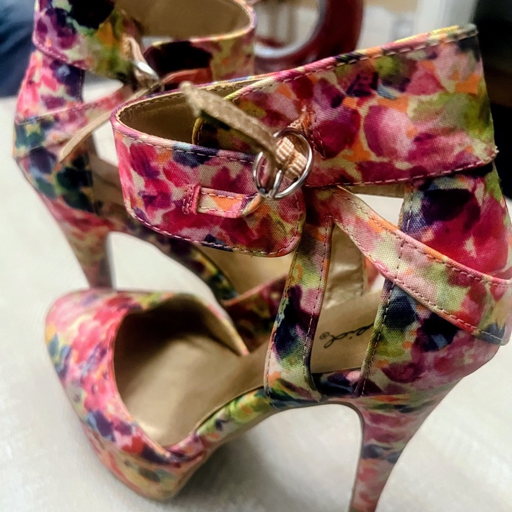 Qupid Floral Women's Heels